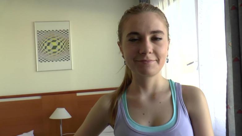 Casting GIRLS AND FIRST PORNO: Блондинка тінка отримує трах у пизду величезним членом