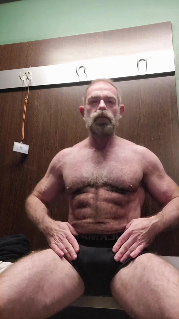 JackvanDean: Chlupatá Stepdaddy Solo v šatně