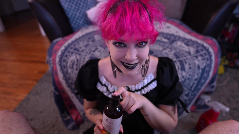 lilredvelvettt: Gótica empregada femdom punheta