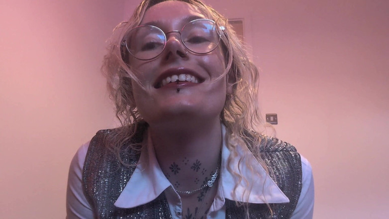 Goddess Transcendence: Sexy agente de bienes raíces desesperado por hacer la venta