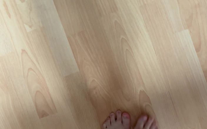 Feet: देखने का बिंदु: मैं नंगे पैर चलता हूं
