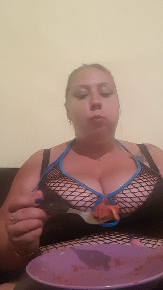 LoraBbw: Kendimi makarna /feedee ile dolduruyor