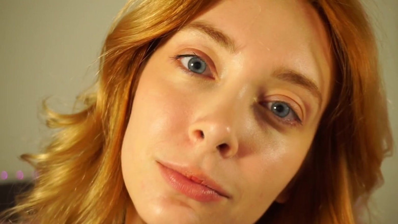 Loly Nebel Studio: Fétiche du visage et adoration de la géante