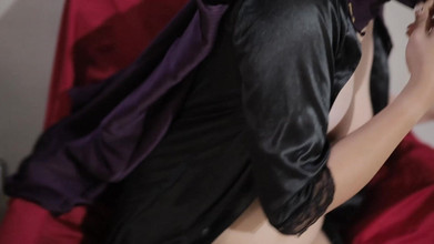 deafheaven666: Mientras está cachonda, ayudada por su novio a masturbarse