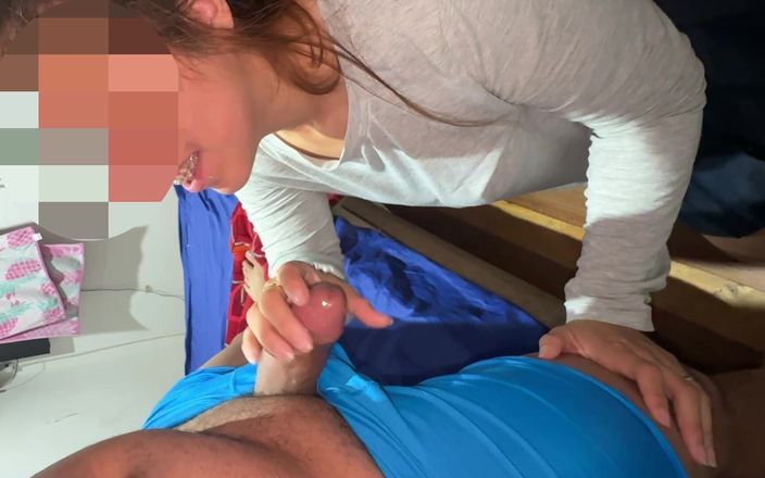 Gordo fuck: Я трахаю свою зведену сестру перед тим, як піти в коледж. Вона бачить, що я мастурбую, і каже мені не трахати її в дупу.