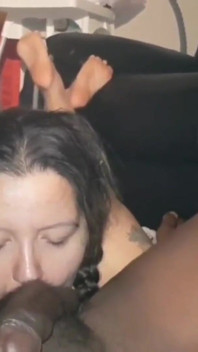 Wildenglishbbw tutkuyla büyük zenci yarağı nata4sex taşaklarını yalıyor