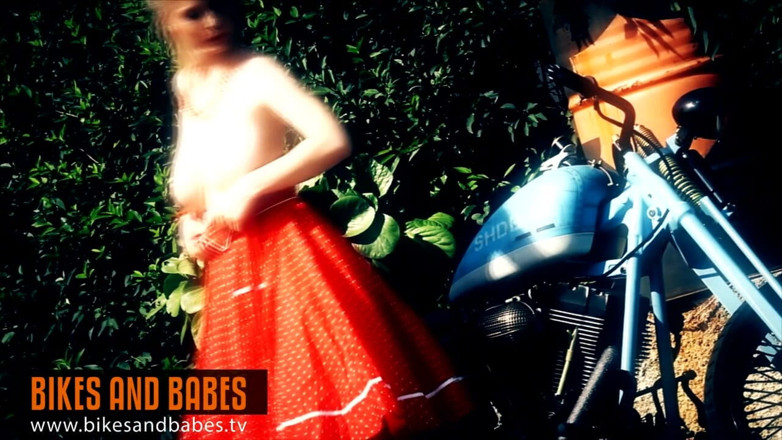 Bravo Models Media: Amelia de luxe - cyklar och brudar tv sexiga videor