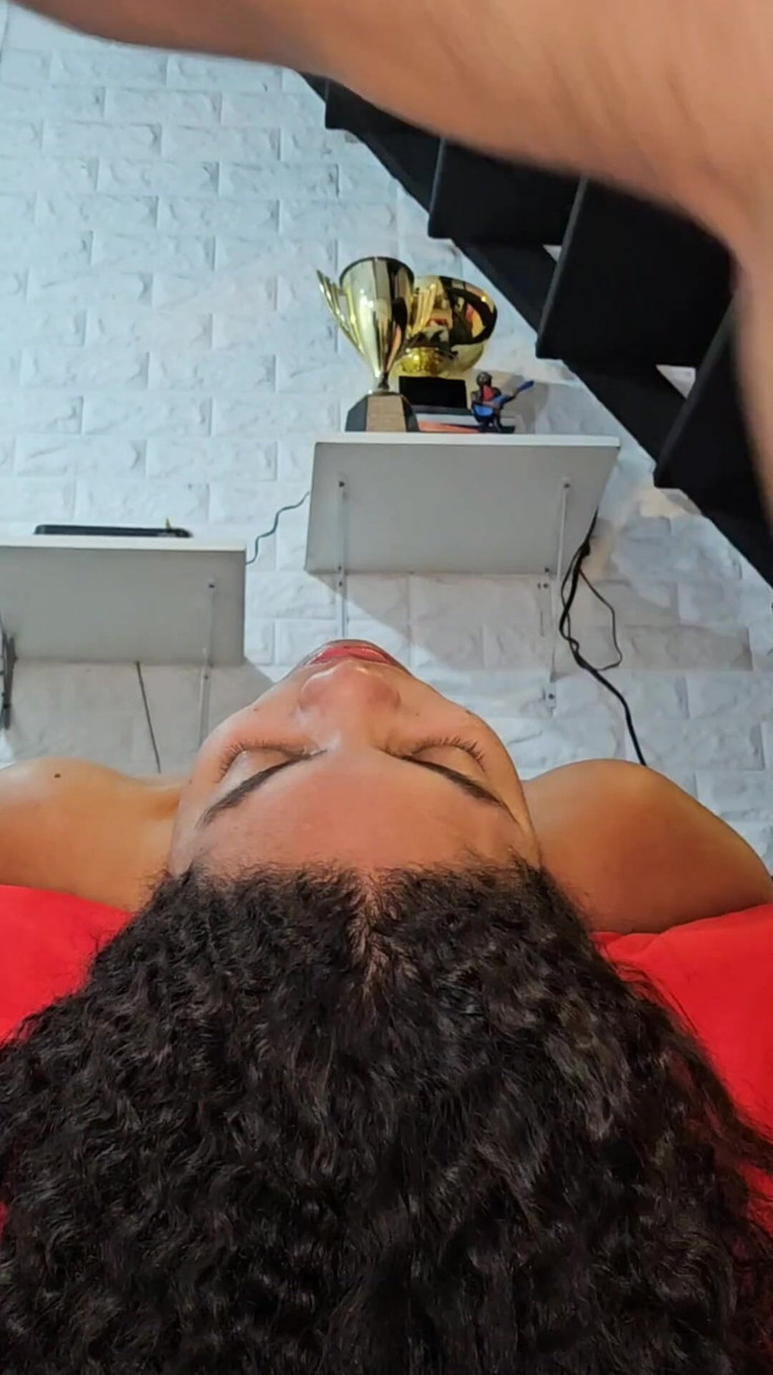 Pietro Montoya: Follando la garganta de mi esclava hasta que le da...