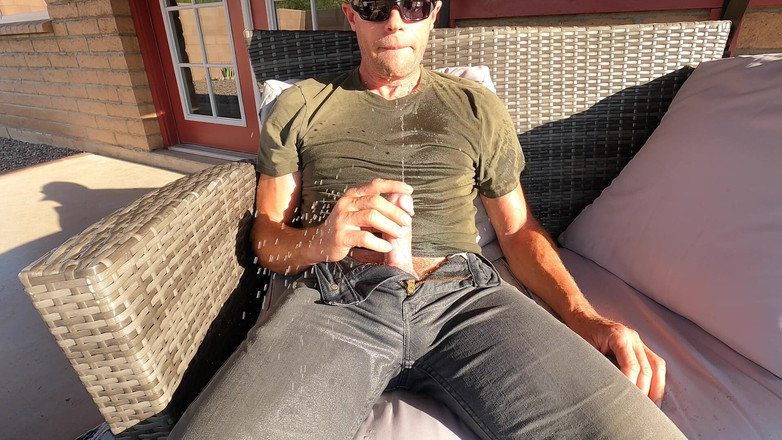 Lapetus: 40 minuten pissen in einem airbnb