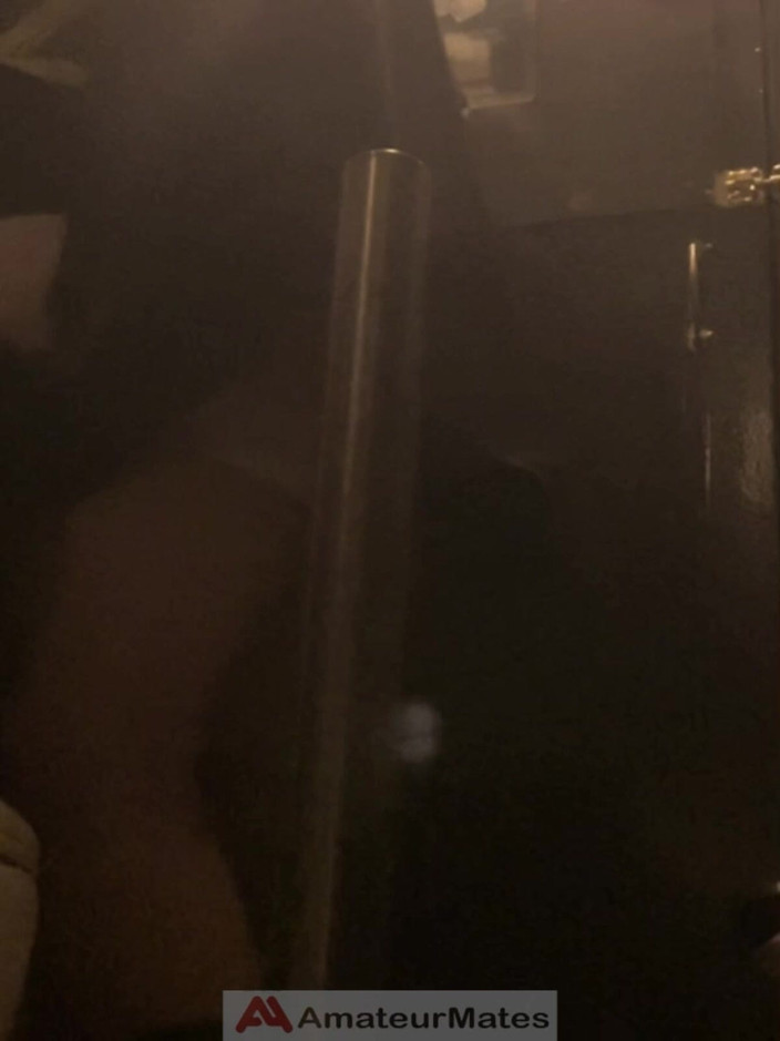 AmateurMates: Jules Berada Di Kelab Dan Disuruh Kembar Comel Ini Untuk...