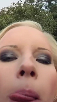 Euro schätzchen-blondine - pOV muschi im freien