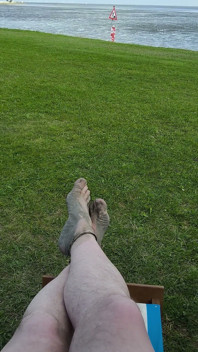 Boso Czeka Na Przypływ Na Plaży