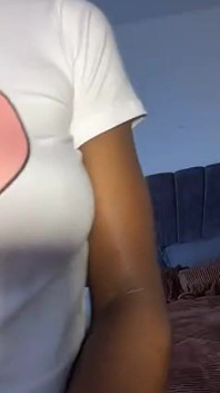 Remaja pantat besar suka twerk pada batang
