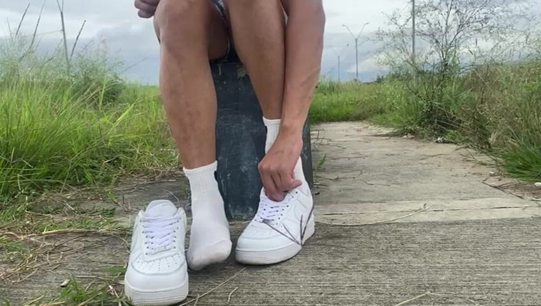 Mr Feet Colombia: My Feet Are Your Religion. Pray with Your Mouth.