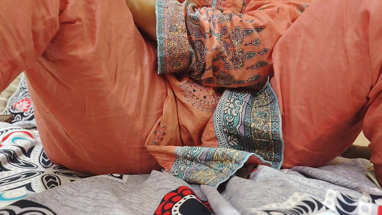 Sairaxsaim: Eu estava tentando convencer Baji, mas ela não concordou hoje.