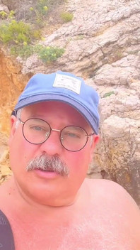 Kapitan Cave Man Ma Orgazm Bez Rąk Po Mieszkaniu W Jaskini