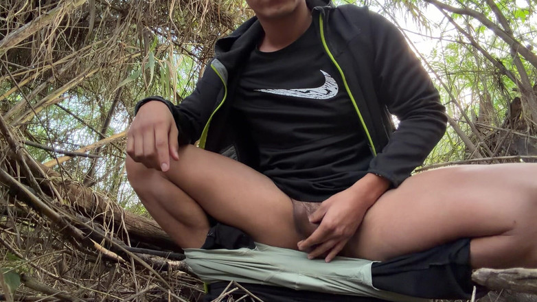 joanraay: Eu estava muito quente e fui me masturbar em um...