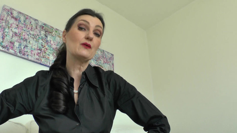 Lady Victoria Valente: Lízej mi chodidla a čichej moje boty
