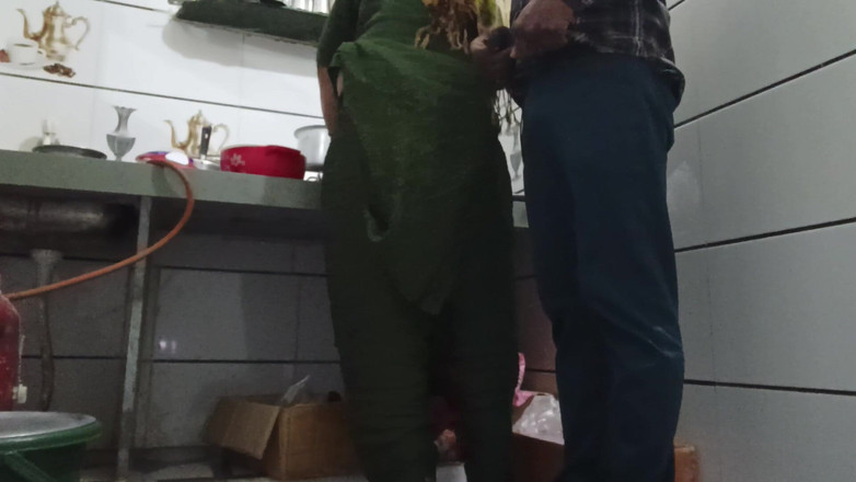 Bhabhi UP: Bihar Sedang Memanggil Adik iparnya.