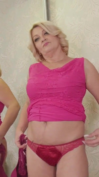 Auntjudys - büyük memeli olgun orta yaşlı seksi kadın Linetta senin için yüksek topuklu ayakkabılarla mastürbasyon yapıyor