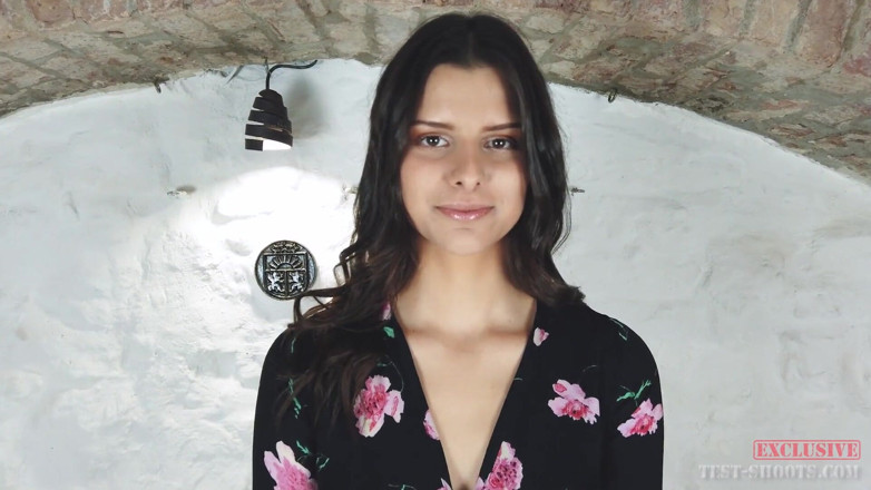 Test-Shoots: Exkluzivní video s hezkou roztomilou pannou Teen Violou Kat v...