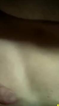 Nypster si si sedere su un grosso cazzo crudo