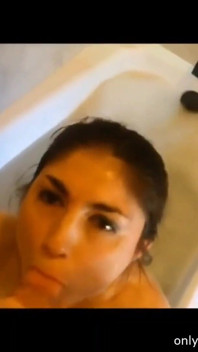 Sorpresa semen y mear en el baño