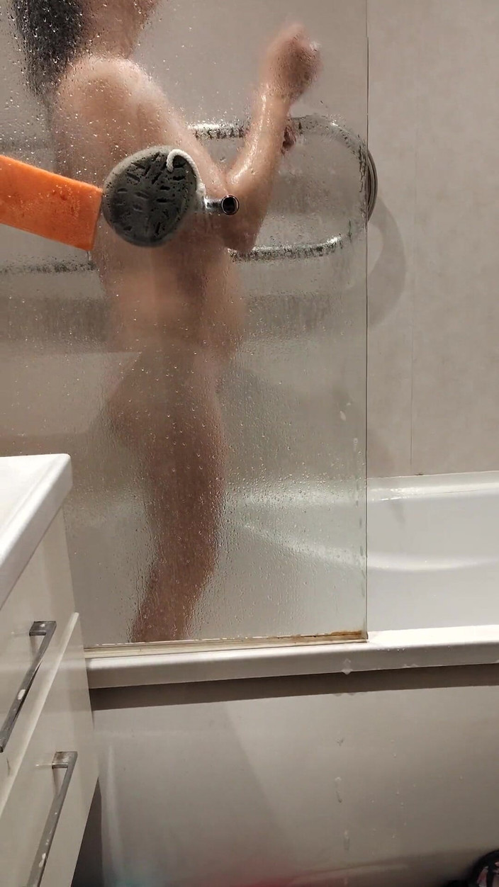 Emma_Alex: Esposas chisposas en la ducha mojada seducción y explosión de...