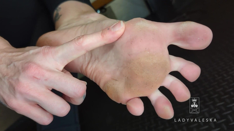 Lady Valeska: मेरे गंदे पैर वाले गुलाम होने के नाते देखने का बिंदु