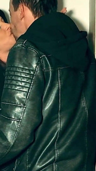 Jade tradisce suo marito