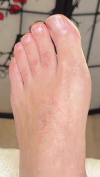 Les parrains adorent les pieds nus, Kandy servi, il a exécuté