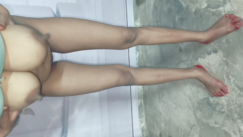 Amit yadav: Bhabhi visar stora bröst