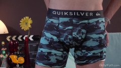 BoyFun Solo: Sergei se lo mena