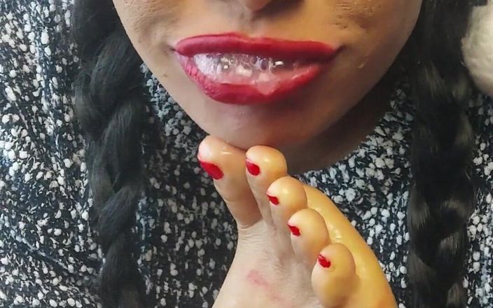Anabel 693: Play with My Foot