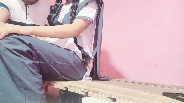 Your kavita bhabhi: Une étudiante fait un travail coquin avec son copain