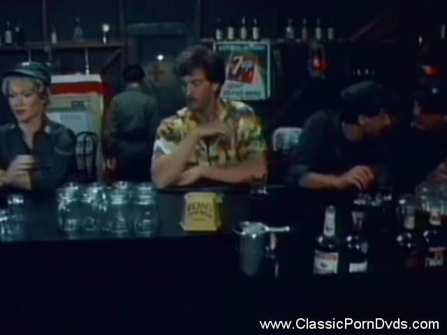 Classic Porn DVDs: Bella infermiera cavalca il grosso cazzo del suo paziente