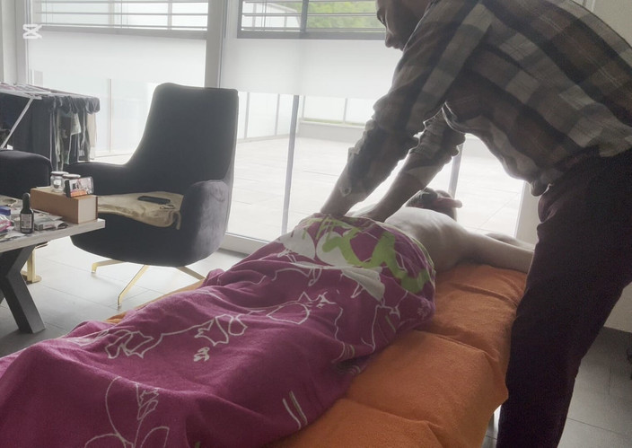 Sirene: Masaj până la pulă în gură