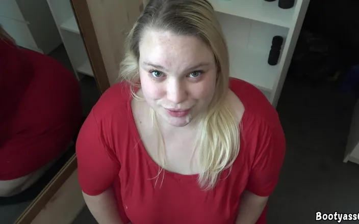 Bootyass Girl: Girl with a Pretty Face Gives a Blowjob with a...