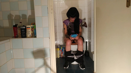 Beth Kinky: Pee and brown bear