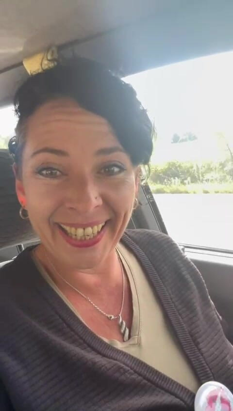 Lilith Camille: Tôi đã rất hứng tình, tôi đã phải kéo qua bên đường để làm...