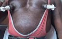 Black smoking muscle stepdad: Papi musculoso fumando, bomba de leche en los pezones