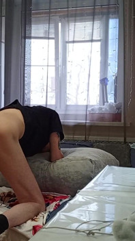 Nachbarin melkt schwanz Dann macht sie einen tiefen blowjob, bevor sie abspritzen