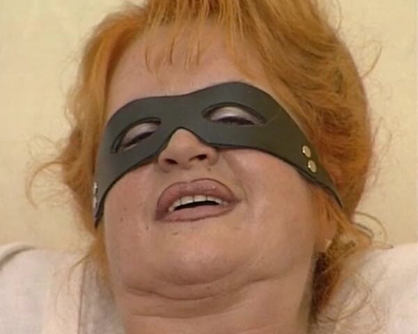 YOUR FIRST PORN: La abuela también tiene orgasmos