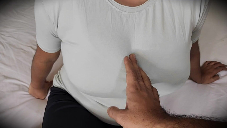 Riya Bonguus: Orta yaşlı seksi üvey anne diyor ki - beni sessizce sik yoksa...