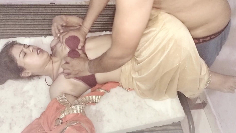 Sexy Girlfriend Girl: 18-jarige grote borsten Desi Indische tiener hartstochtelijk geneukt door stiefbroer