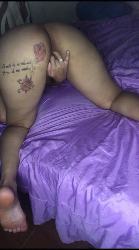 elenyszaro: Latina menina se masturbando