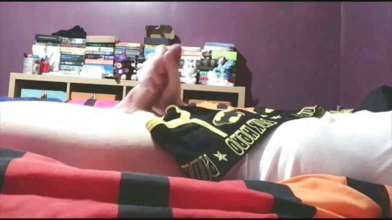 Gay Scottish twink Sammy Andrews: Sammy Andrews ejaculează pe lenjerie intimă super-erou neagră