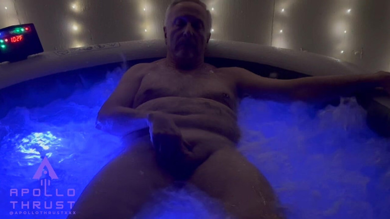 ApolloThrustXXX: Ammollo Nella Vasca Idromassaggio