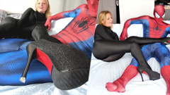 Nylon Xtreme: Natacha Guapa dalam blowjob zentai hitam penuh lycra