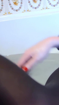 Školačka ve vaně se Sophií Smith